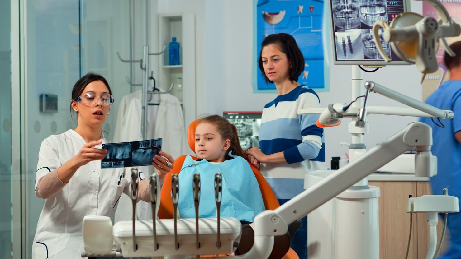 A Guide to Advanced Dental Implants & Modern Family Care